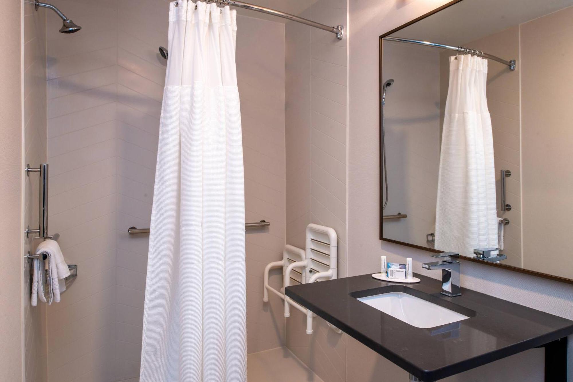 Hotel Fairfield & High Point 3*